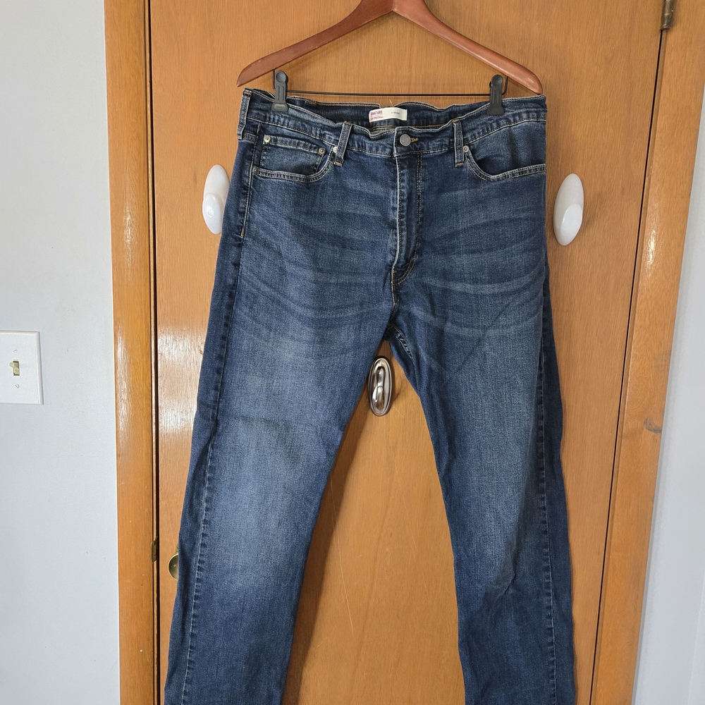 Levi's Men's Blue Jeans Size 38 X 32 .